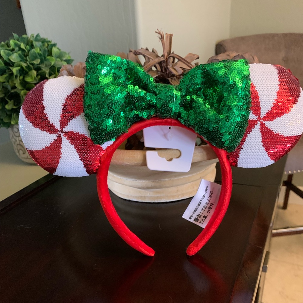 - Minnie Mouse Holiday Sequin Ear Headband for adults